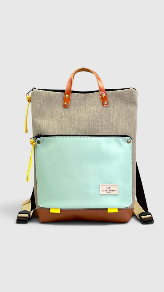 Mochila Luisipo Book Holder Iconic impermeable en tonos marrón, gris y agua marina con detalles en amarillo