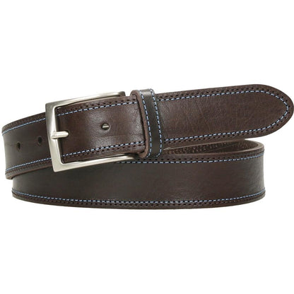Vista principal del cinturón de piel para hombre en color marrón, fabricado en España con una sola tira de piel, doble pespunte en contraste y hebilla plateada mate.