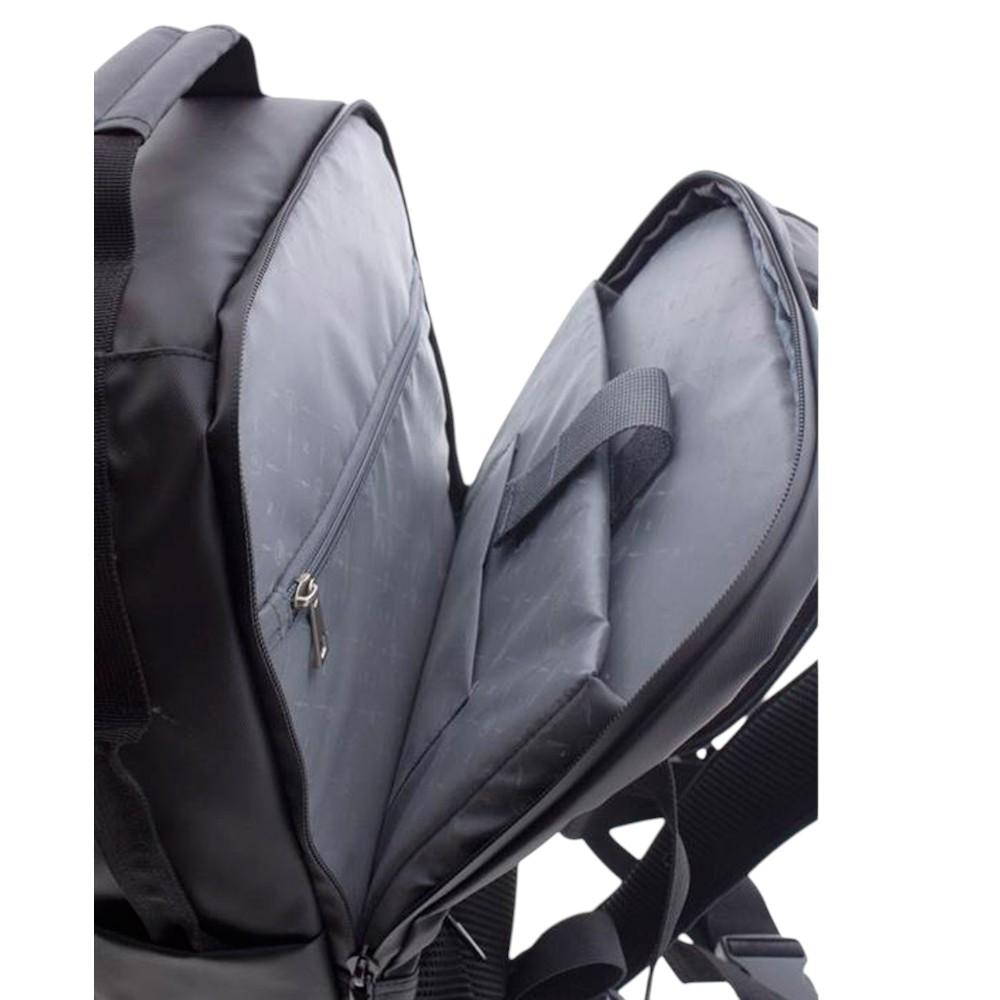 Detalle del compartimento independiente y acolchado para ordenador portátil de la mochila Gladiator Artic.
