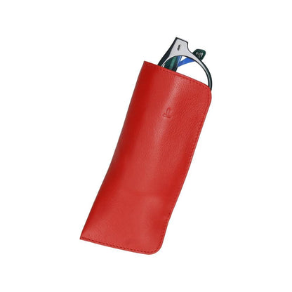 Vista frontal de la funda de gafas J.L Piel fabricada en piel auténtica de color rojo intenso, con diseño flexible y fuelle lateral para proteger gafas graduadas y gafas de sol.