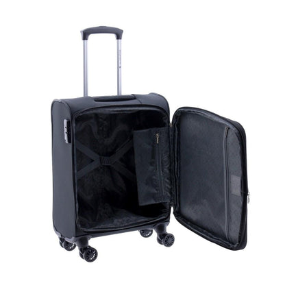 Interior abierto de la maleta Gladiator 3D negra con cintas para sujetar la ropa y compartimentos para organizar el equipaje, disponible en Luisipo.