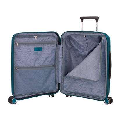 Interior de la maleta de cabina Gabol Brooklyn con doble separador de cremallera, bolsillos organizadores y forro fabricado con material reciclado para mantener el equipaje perfectamente organizado.