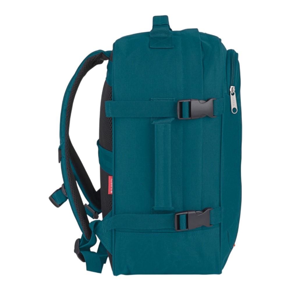 Vista lateral de la mochila Gabol Week turquesa con correas de compresión y formato rectangular para aprovechar mejor el espacio interior.