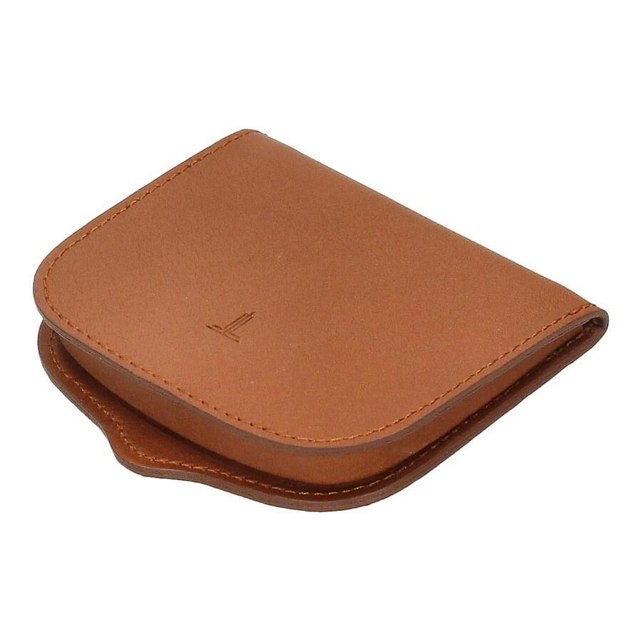 Vista exterior del monedero de tacón J.L Piel en color cuero, fabricado artesanalmente en Ubrique con piel de calidad y disponible en Luisipo.