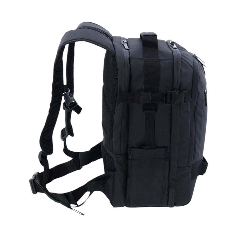 Vista lateral de la mochila Gladiator Artic mostrando su fondo de 20 cm y el diseño compacto para viajar sin facturar.
