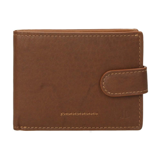 Vista frontal de la cartera de piel para hombre modelo Cerdeña en color marrón, con cierre de trabilla y pespuntes decorativos.