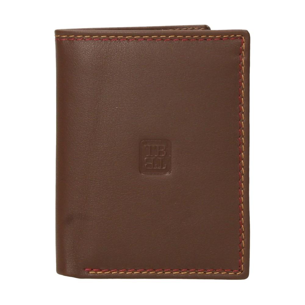 Vista frontal de la cartera de piel Titto Bluni cerrada en color marrón con el logotipo grabado y pespuntes en contraste.