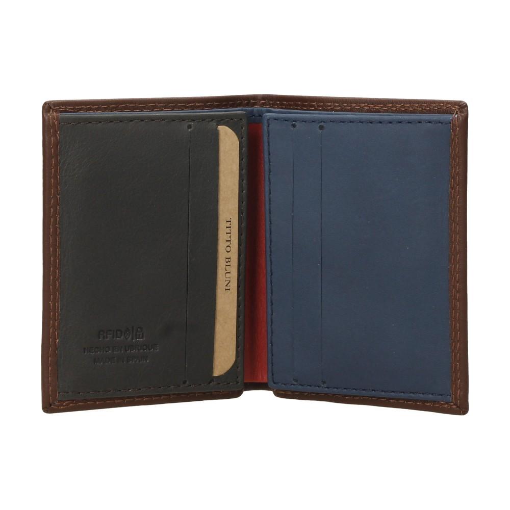 Interior de la cartera de piel Titto Bluni mostrando los compartimentos para tarjetas en colores azul, rojo y marrón.