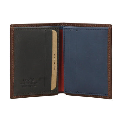 Interior de la cartera de piel Titto Bluni mostrando los compartimentos para tarjetas en colores azul, rojo y marrón.