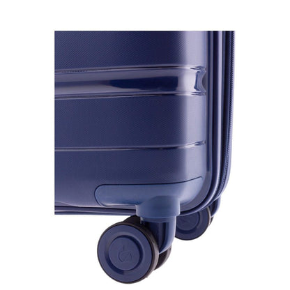 Detalle de las ruedas dobles multidireccionales de la maleta Boxing que garantizan un rodaje suave y silencioso.