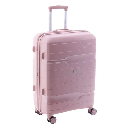 Vista en perspectiva de la maleta Boxing rosa destacando su acabado metalizado y estructura de polipropileno.